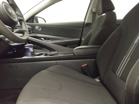 Used 2024 Hyundai Elantra Blue FWD image 17