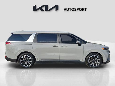 Certified 2024 Kia Carnival EX image 7