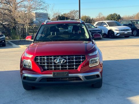 Certified 2025 Hyundai Venue SEL image 2