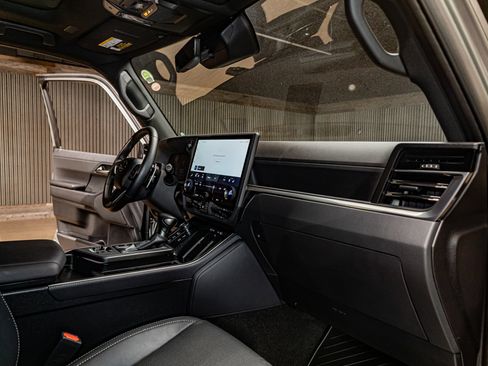 Used 2025 Lexus GX 550 AWD/4WD image 16
