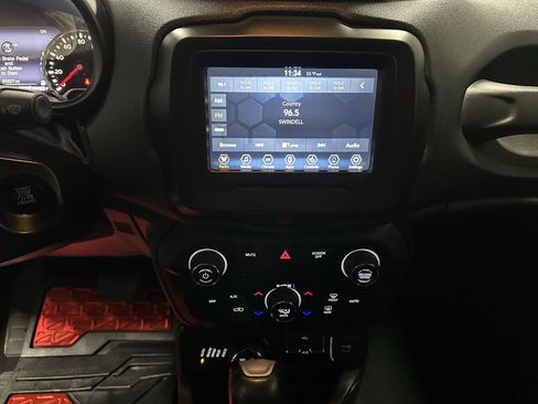 Used 2020 Jeep Renegade Trailhawk w/ Cold Weather Group image 18