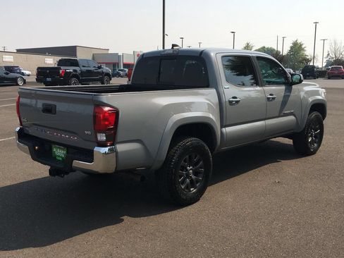 Used 2021 Toyota Tacoma SR5 AWD/4WD image 8