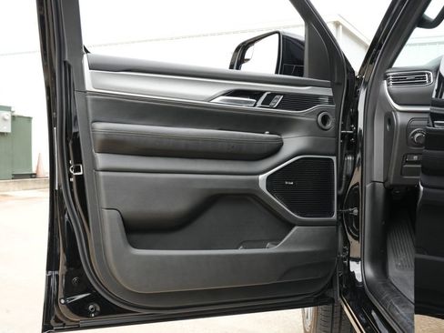 New 2026 Jeep Grand Wagoneer L Limited AWD/4WD image 17