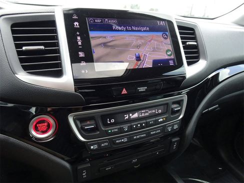 Used 2018 Honda Pilot Touring image 19