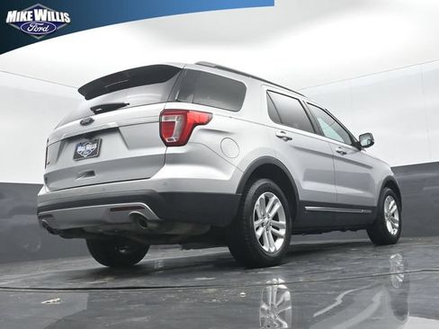 Used 2017 Ford Explorer XLT w/ Equipment Group 202A FWD image 23