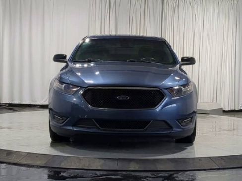 Used 2018 Ford Taurus SHO image 4