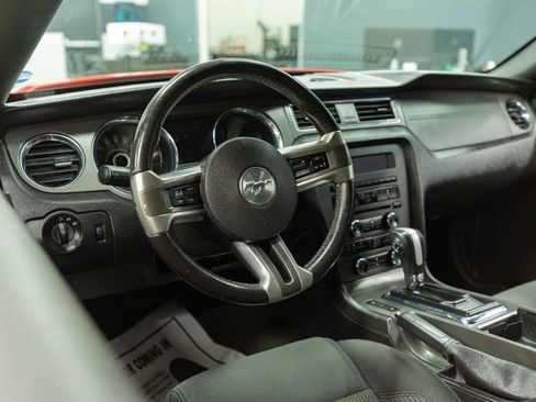 Used 2013 Ford Mustang Convertible image 9