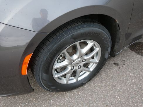 Certified 2021 Chrysler Pacifica Touring FWD image 16