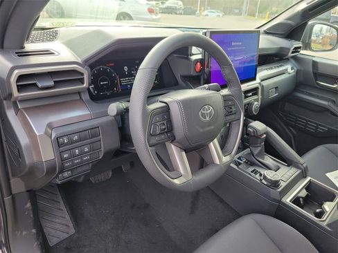 Used 2025 Toyota Tacoma TRD Off-Road image 18