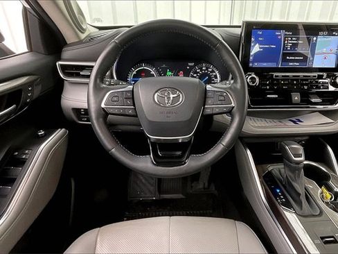 Used 2021 Toyota Highlander Platinum image 5