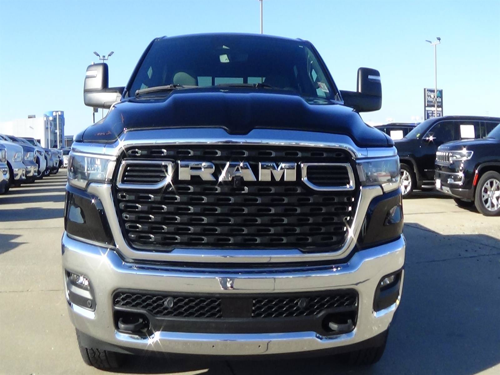 Used 2025 RAM 1500 Big Horn AWD/4WD image 3