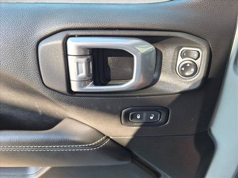 Used 2023 Jeep Wrangler Unlimited Sahara w/ Cold Weather Group AWD/4WD image 12