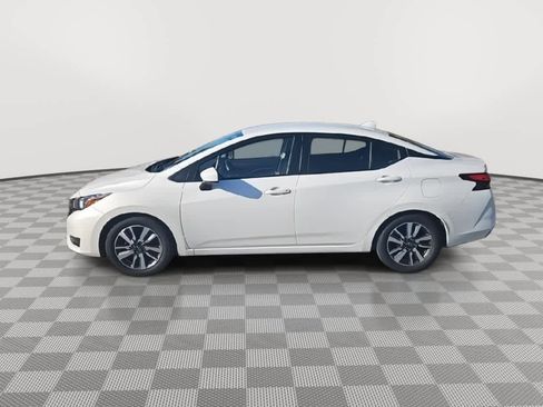 Used 2023 Nissan Versa SV image 5