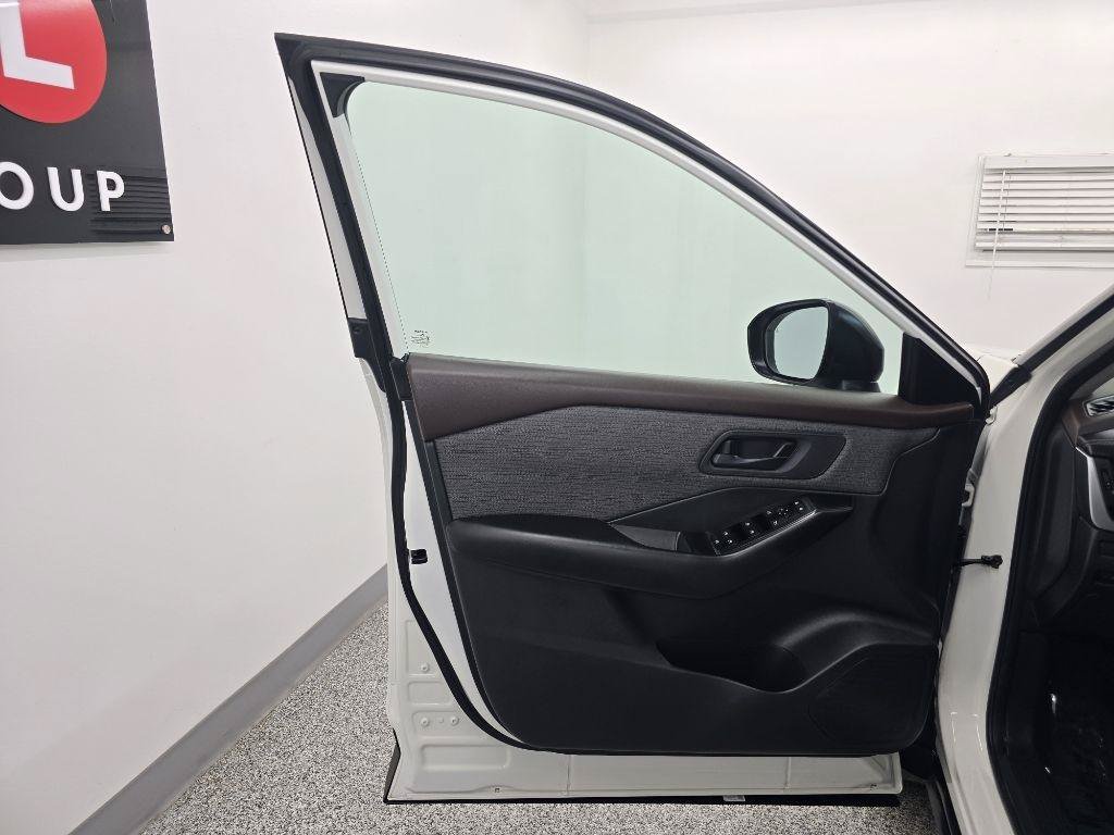 Used 2023 Nissan Rogue S FWD image 27