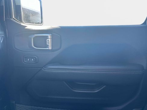 Used 2020 Jeep Wrangler Unlimited Sahara image 20