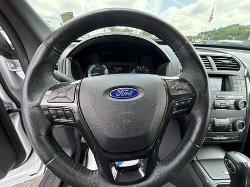 Used 2018 Ford Explorer XLT FWD image 11