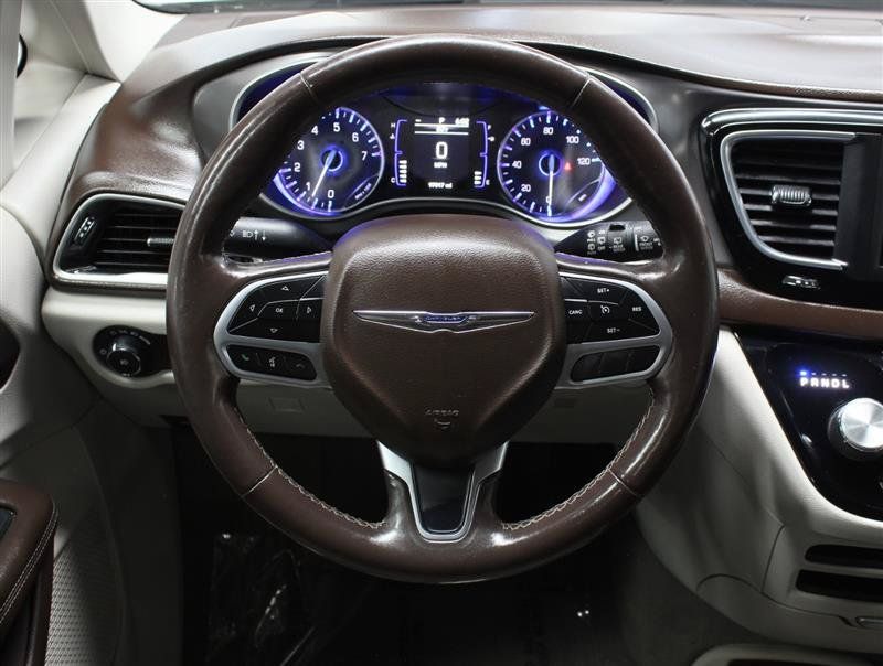 Used 2019 Chrysler Pacifica Touring Plus w/ Tire & Wheel Group FWD image 14