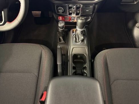Certified 2024 Jeep Wrangler Unlimited Rubicon AWD/4WD image 18