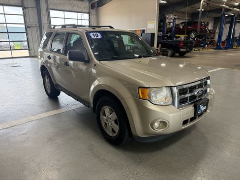 Used 2010 Ford Escape XLT AWD/4WD image 4