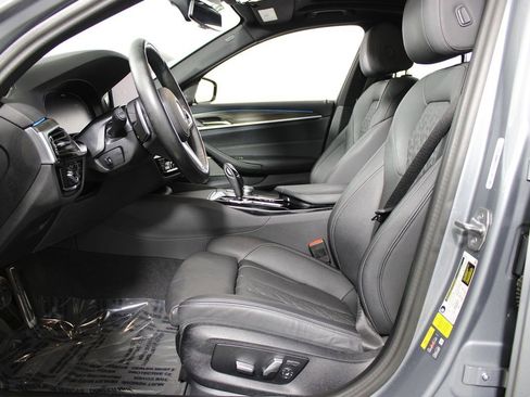 Used 2023 BMW 530e w/ M Sport Package image 8