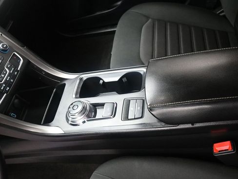 Used 2020 Ford Fusion SE image 12