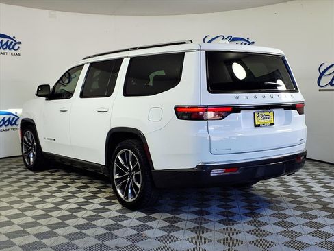 Used 2022 Jeep Wagoneer Series III w/ Premium Group I image 2