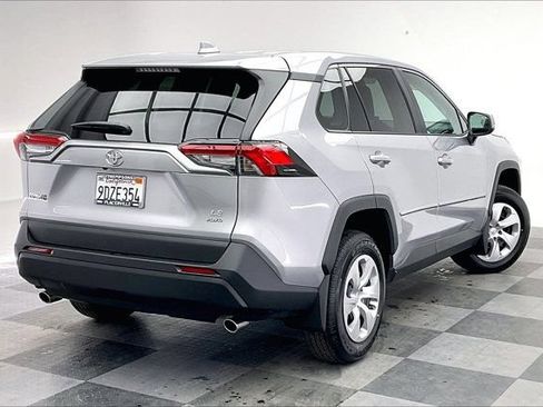Used 2022 Toyota RAV4 LE AWD/4WD image 13