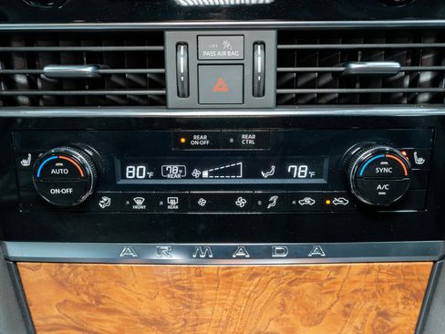 Used 2024 Nissan Armada SL w/ Captain's Chairs Package image 21