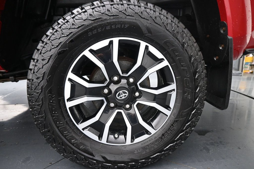 Used 2020 Toyota Tacoma TRD Sport w/ Technology Package AWD/4WD image 15