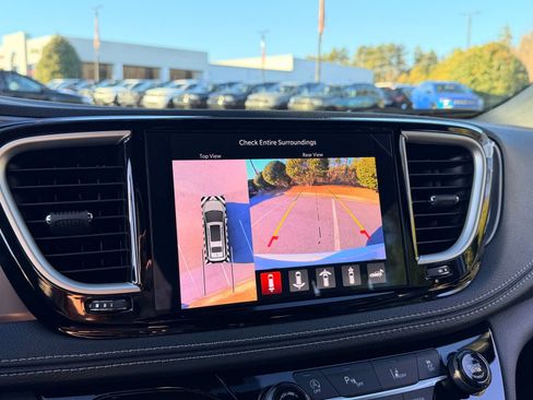 New 2026 Chrysler Pacifica Select w/ S Appearance Package FWD image 25