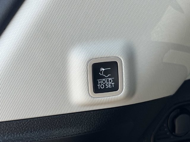 Used 2023 Jeep Grand Cherokee Limited RWD image 14