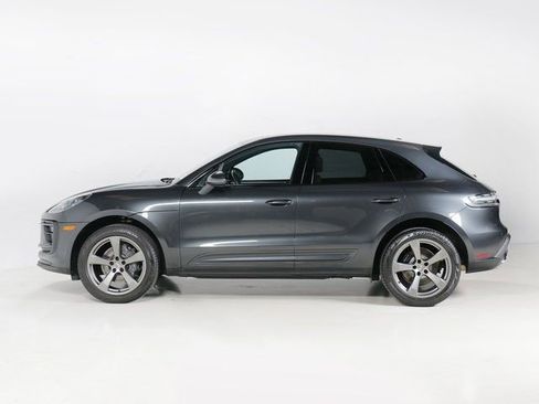 Certified 2023 Porsche Macan image 2