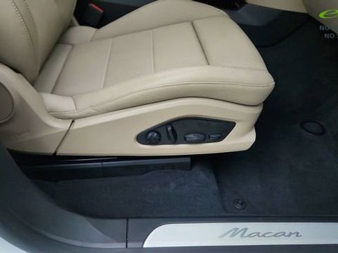Used 2025 Porsche Macan Electric RWD image 23