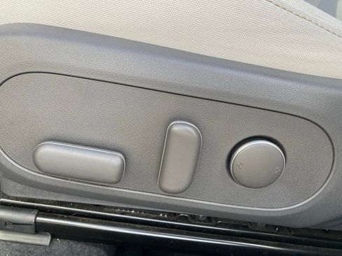 Used 2025 Hyundai Kona SEL image 12