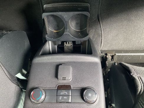 Used 2019 Ford Explorer XLT image 35