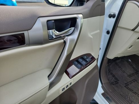 Used 2015 Lexus GX 460 image 18