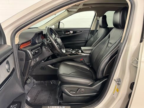 Used 2022 Lincoln Nautilus Reserve w/ Equipment Group 201A image 12