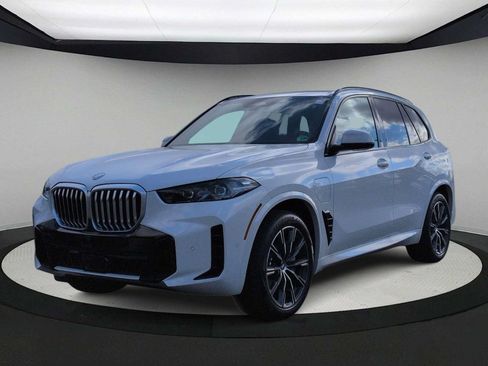 Used 2026 BMW X5 xDrive50e w/ M Sport Package AWD/4WD image 4