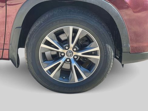 Used 2018 Toyota Highlander Plus AWD/4WD image 7