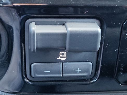 Certified 2025 Chevrolet Silverado 1500 LT image 28