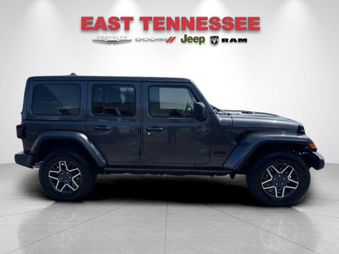 Used 2025 Jeep Wrangler Unlimited Sahara AWD/4WD image 2