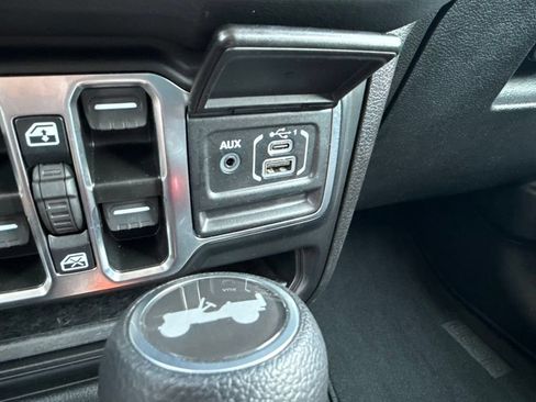 Used 2026 Jeep Wrangler Unlimited Sahara AWD/4WD image 36