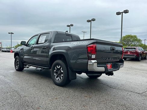 Certified 2019 Toyota Tacoma TRD Off-Road AWD/4WD image 3