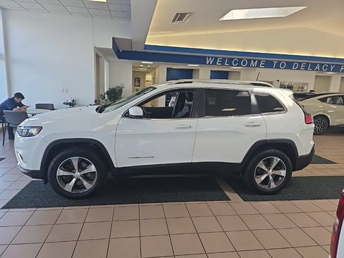 Used 2019 Jeep Cherokee Limited AWD/4WD image 3