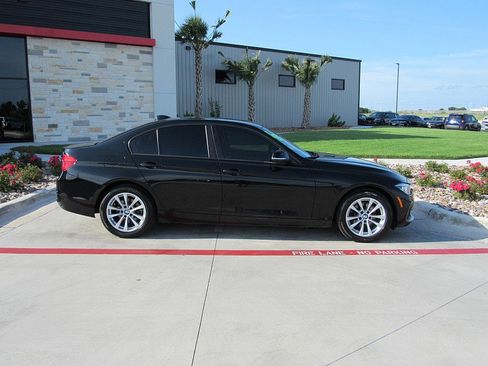 Used 2018 BMW 320i xDrive Sedan image 2