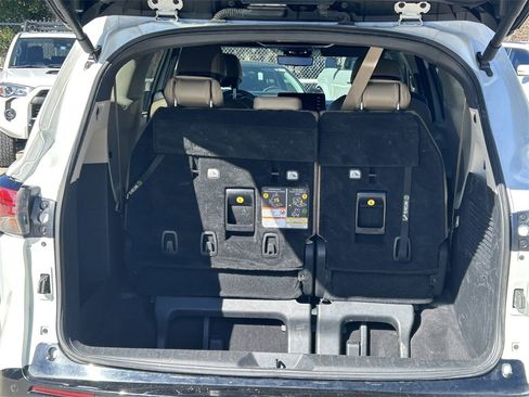 Used 2022 Toyota Sienna Limited image 14