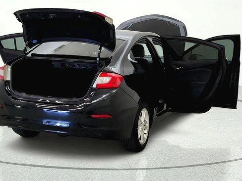 Used 2017 Chevrolet Cruze LT w/ Convenience Package FWD image 11
