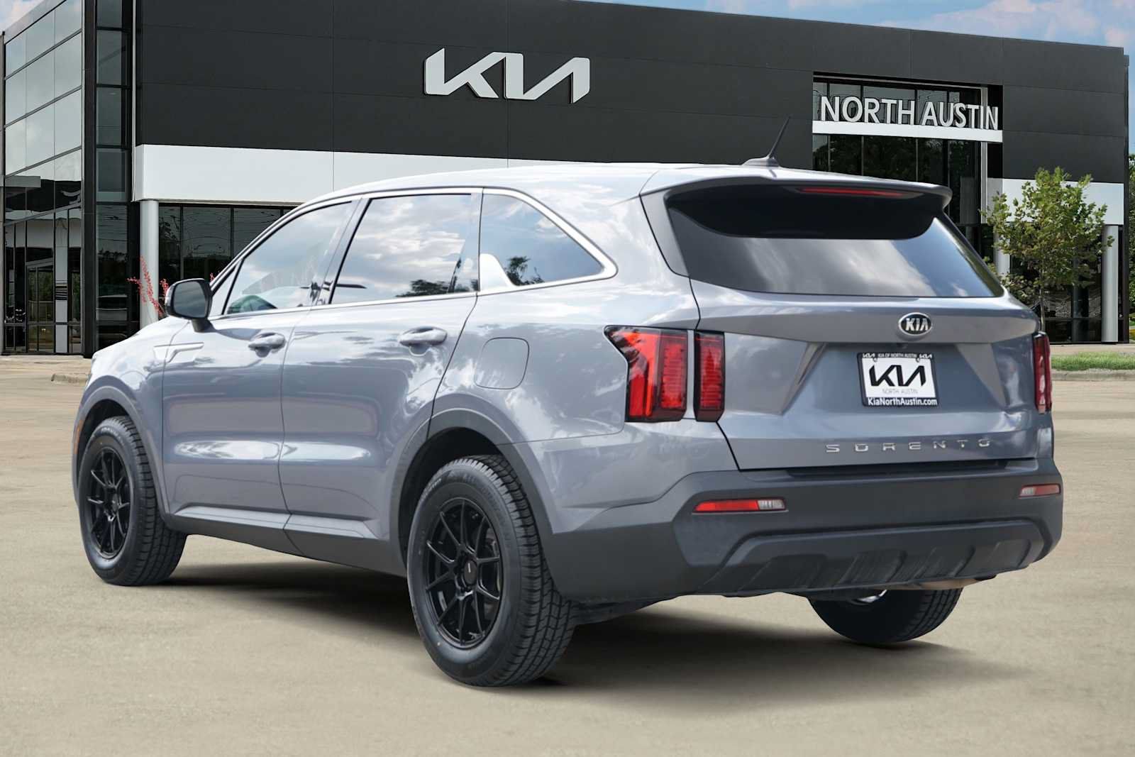 Used 2021 Kia Sorento LX FWD image 4