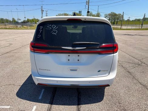 Used 2023 Chrysler Pacifica Touring-L FWD image 10