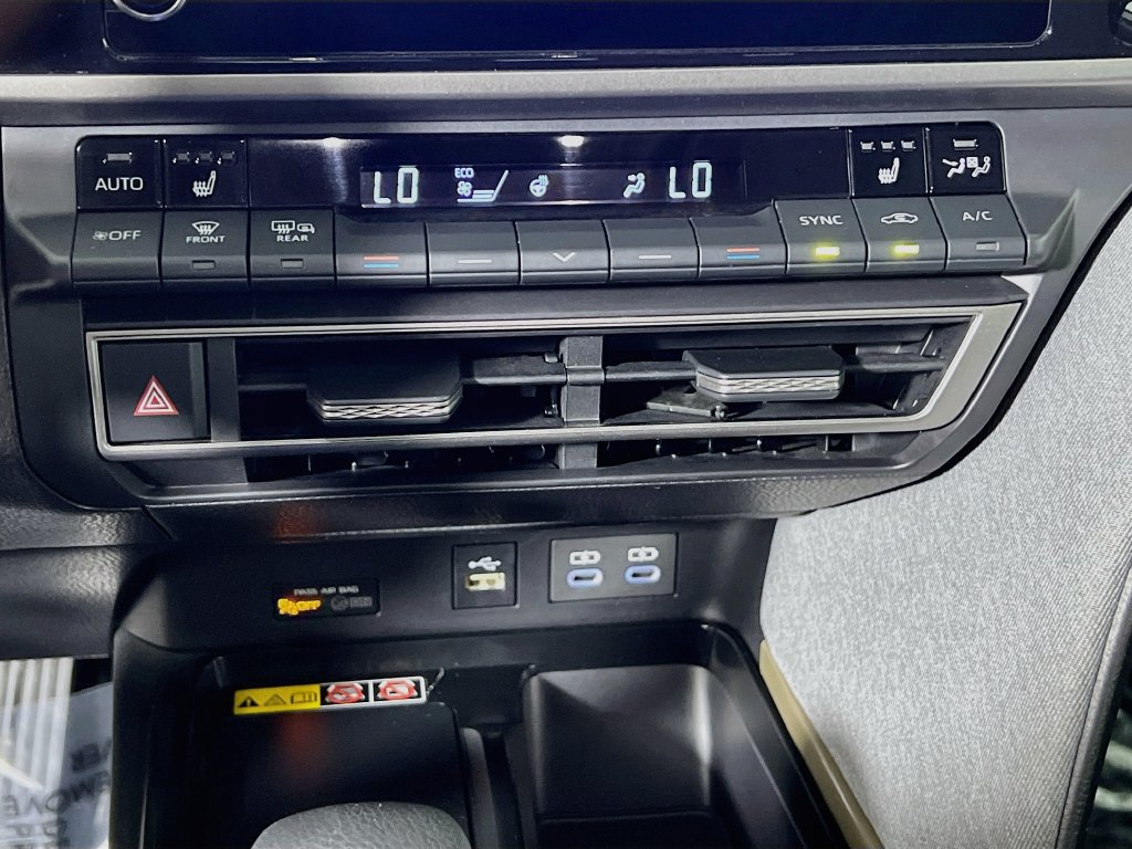 Used 2025 Toyota Camry LE w/ Convenience Package FWD image 23